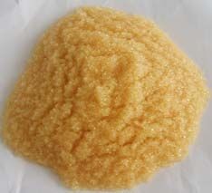 软化树脂是专用于软化硬水的一种专用树脂，通过离子交换技术，使水的硬度小于50 mg/L(CaCO3)。离子交换是一种特殊的动态吸附过程，一般是由不溶于水的离子交换剂在电解质溶液中进行，这种离子交换剂即为离子交换树脂。
